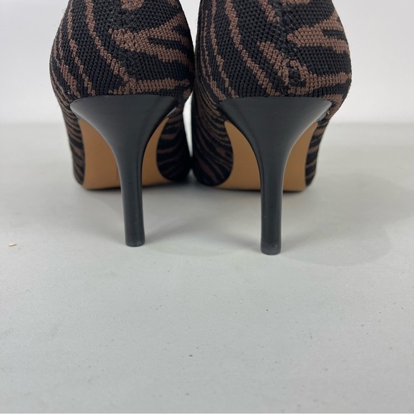 Vince Camuto Achie Knit Sock Booties Point Toe Brown Tiger Print Women's Sz 6.5 - Picture 4 of 7